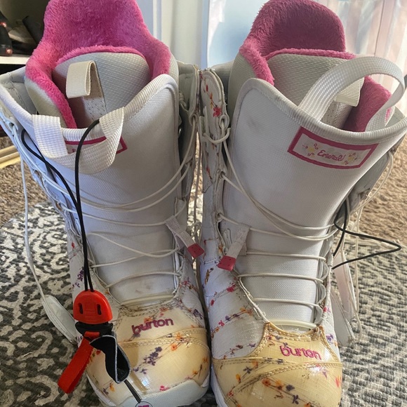 Burton women’s snowboard boots - Picture 2 of 3